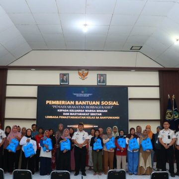 Wujud Kepedulian, Lapas Banyuwangi Salurkan Paket Sembako untuk Keluarga Warga Binaan