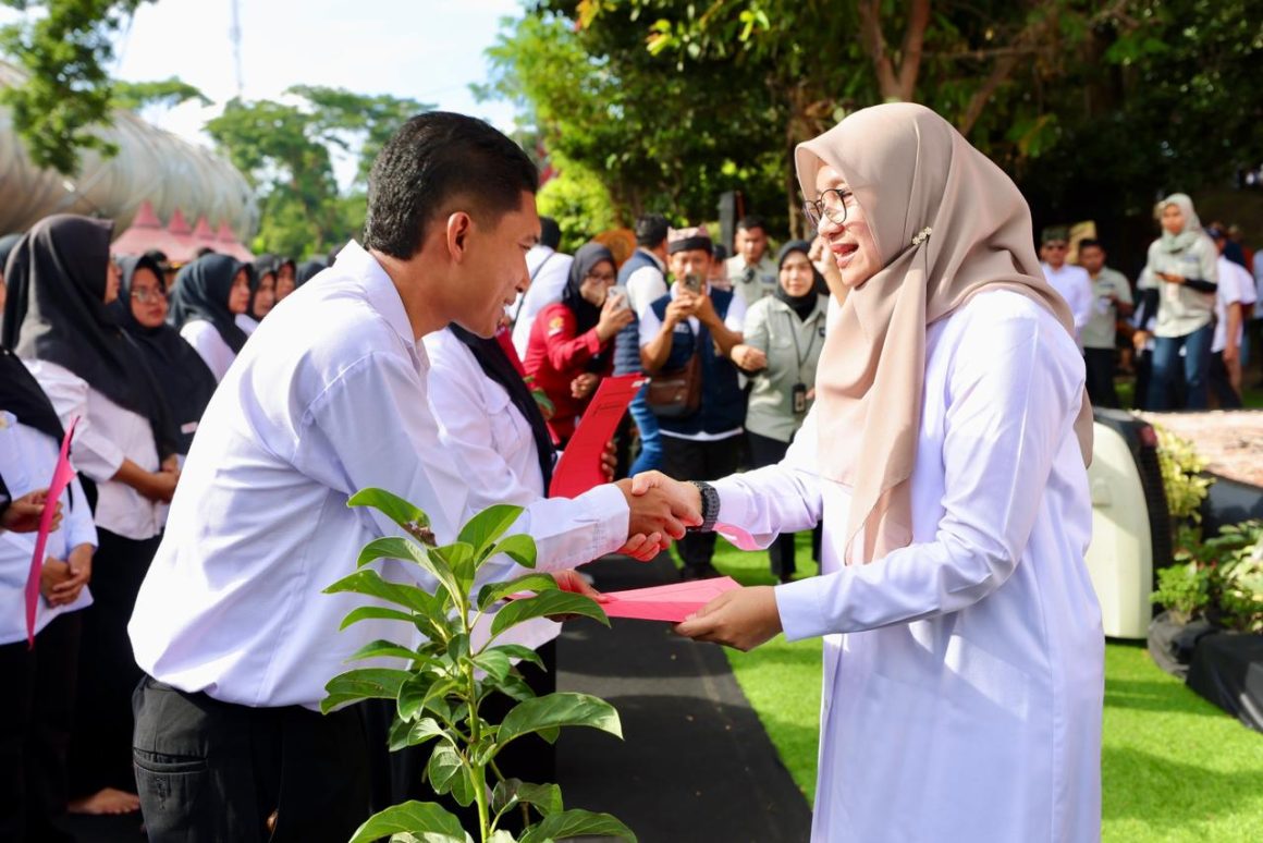 Terima SK, 4.888 PPPK Paruh Waktu di Banyuwangi Donasi Bibit Pohon Dukung Reboisasi Kawasan Hulu