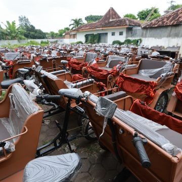 Ratusan Becak Listrik Bantuan Presiden Tiba di Banyuwangi, Bupati Ipuk: Ringankan Beban Tukang Becak Lansia
