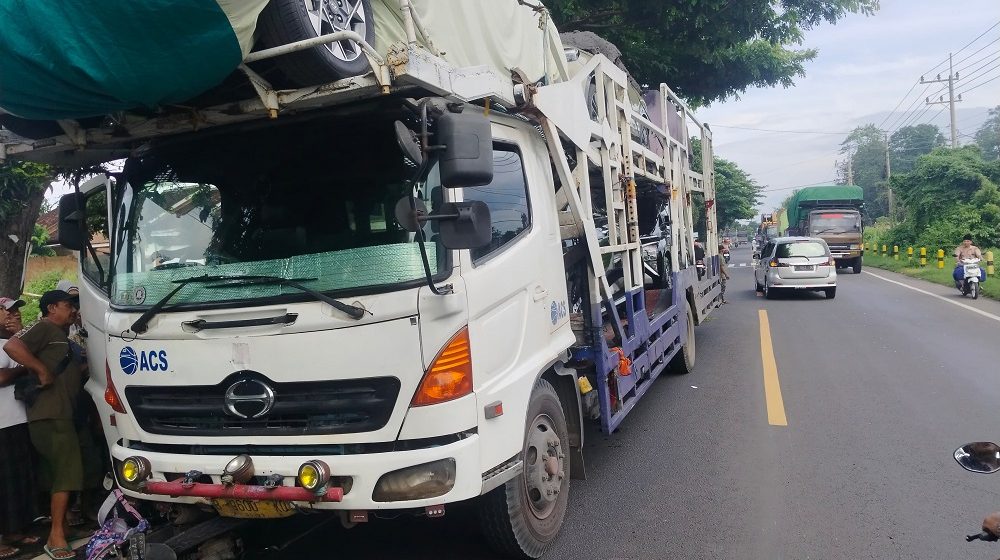 Motor Ibunya Tertabrak Truk, Bocah 7 Tahun Tewas di Lokasi