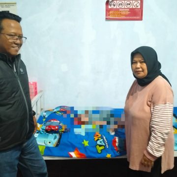 Ada Surat Wasiatnya, Bayi Laki-Laki Dibuang di Teras Rumah Warga