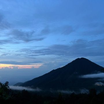 Rela Jauh-jauh dari Ternate, Wisatawan Ini Akui Kawah Ijen Banyuwangi Bikin Candu!