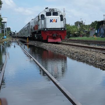 Operasional Berangsur Pulih, Kedatangan KA Pandalungan di Jember Mulai Normal