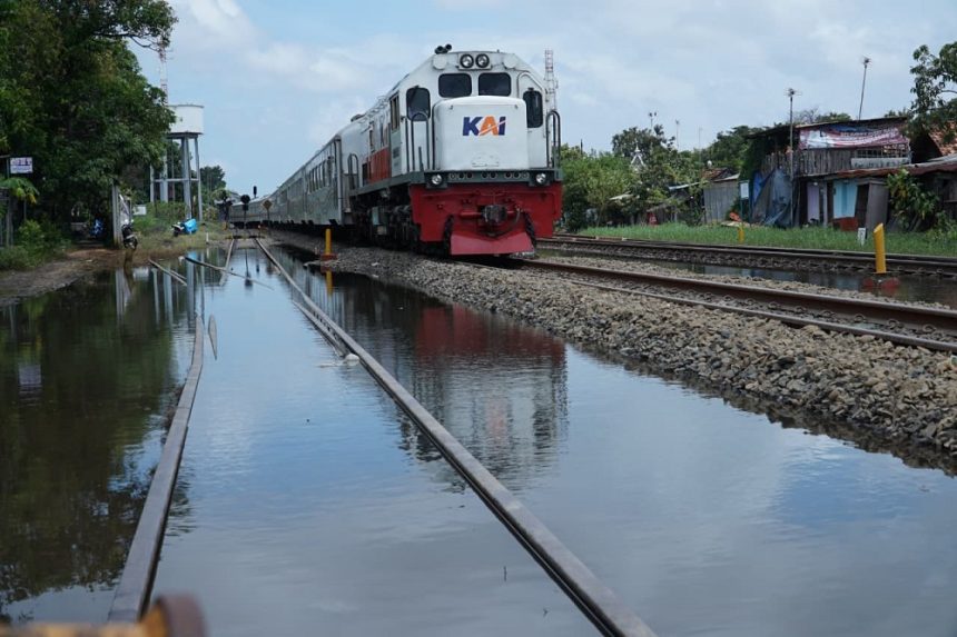 Operasional Berangsur Pulih, Kedatangan KA Pandalungan di Jember Mulai Normal
