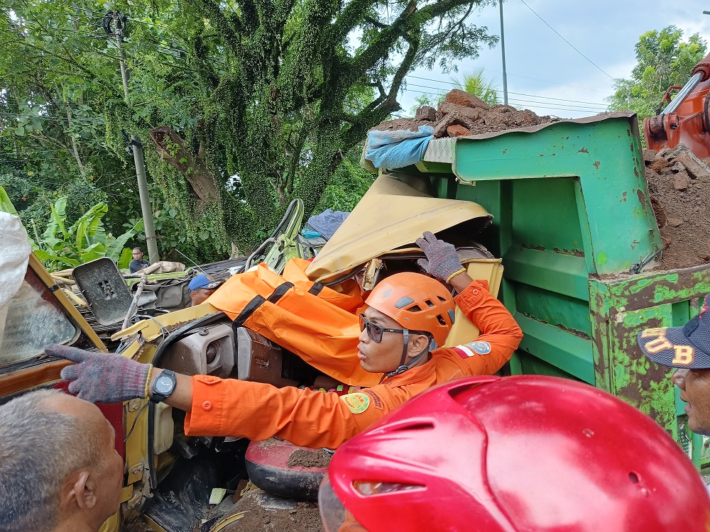 2026-01-22-kecelakaan Kecelakaan Maut Terjadi di Jalan Raya Jember-Banyuwangi Antara 2 Truck dan 1 Mobil