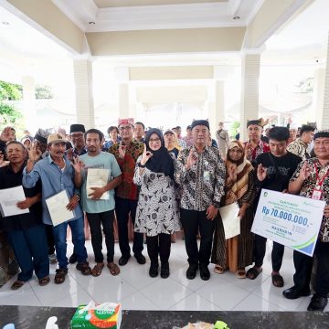 2026-01-30-nelayan Beri Kepastian Hukum, Bupati Ipuk Serahkan 186 Sertifikat Tanah Nelayan Banyuwangi
