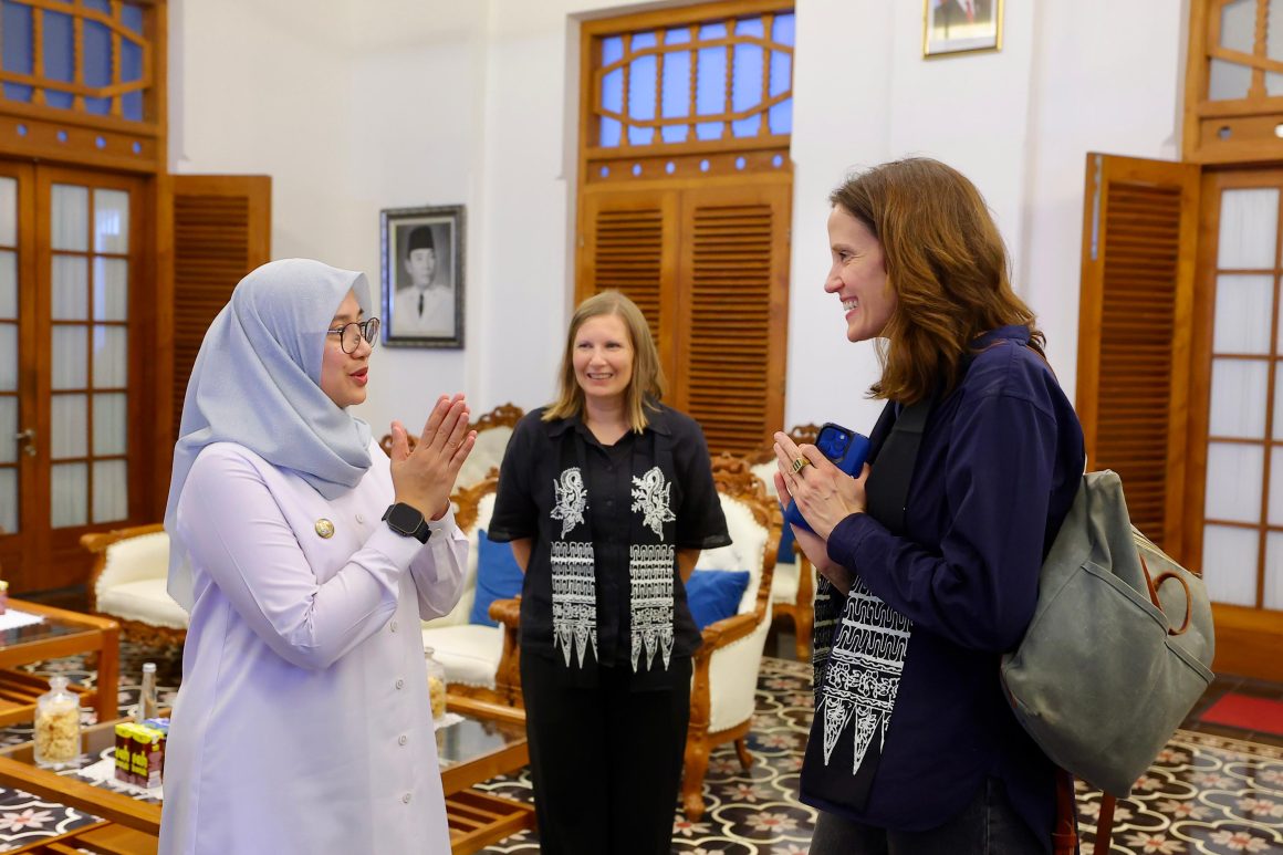 1000700185 Apresiasi Komitmen Banyuwangi dalam Mengelola Sampah, Clean Rivers Uni Emirat Arab Suport Dua TPS3R Banyuwangi