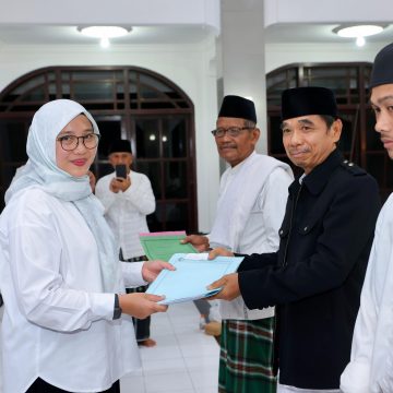 1000718704 Bupati Ipuk Luncurkan Program “Lapor Camat” via Telepon dan WhatsApp, Perkuat Respons Pelayanan Publik