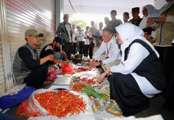 Jaga Ketersediaan Selama Ramadan, Forkopimda Banyuwangi Pantau Harga Bahan Pokok di Pasar Tradisional 