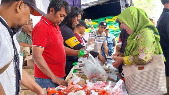 1000727955 Pemprov Jatim Gelar Pasar Murah di Banyuwangi