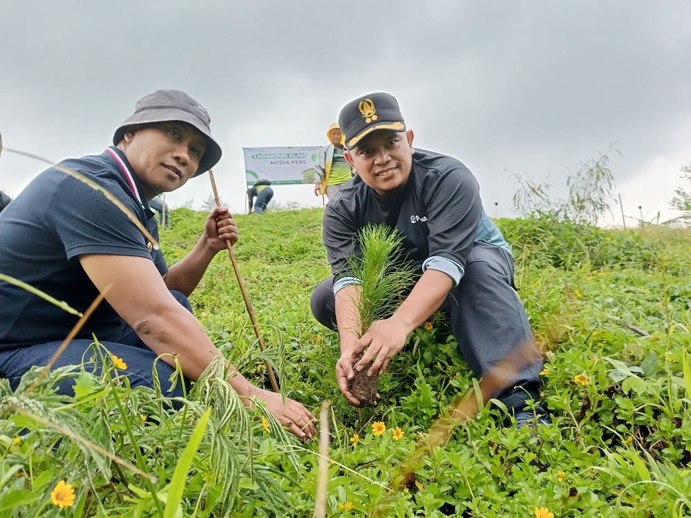2026-02-20-raung Tanam Pohon 1447 Bibit, Perhutani Ajak Pengunjung Wisata Gerbang Raung Galakkan Sedekah Oksigen