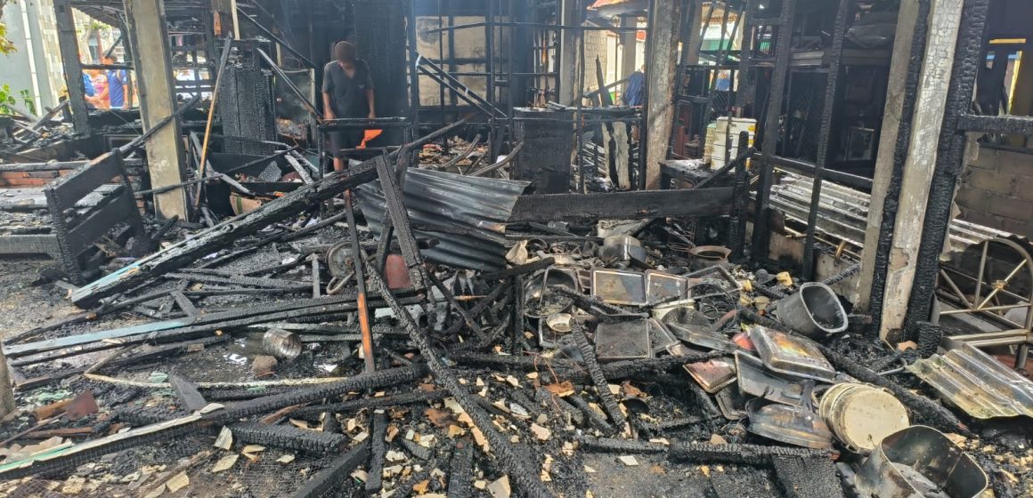 Pasar Tiga Berlian Banyuwangi Terbakar, 5 Lapak Ludes