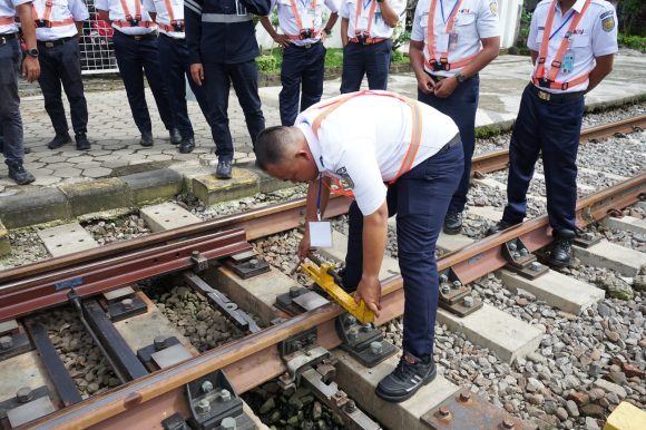Perkuat Kompetensi Pengatur Perjalanan Kereta Api, KAI Daop 9 Jember Gelar Diklap Refreshing PPKA