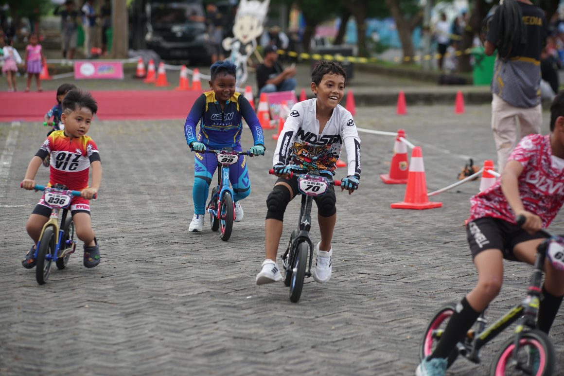 IMG-20260214-WA0024 Ratusan Peserta dari Berbagai Kota Ramaikan Push Bike Series Banyuwangi