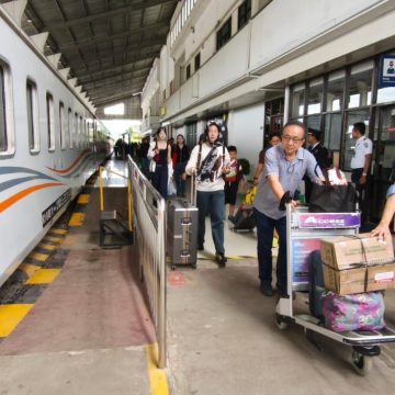 Antusiasme Masyarakat Tinggi, Sisa Kuota Tiket Diskon 30% di Daop 9 Jember Kian Menipis
