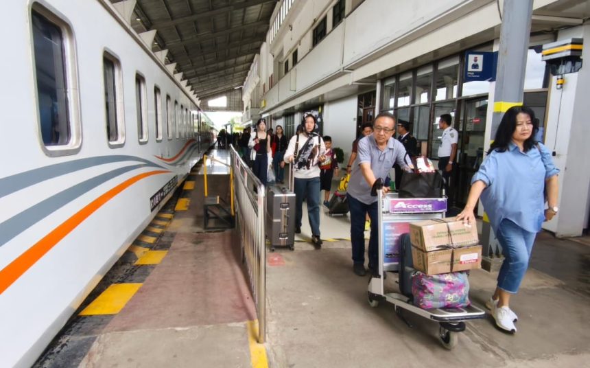 Antusiasme Masyarakat Tinggi, Sisa Kuota Tiket Diskon 30% di Daop 9 Jember Kian Menipis