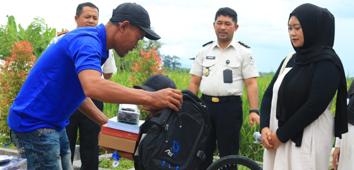 IMG-20260226-WA0000 Penuh Haru, Lapas Banyuwangi Berikan Bantuan Perlengkapan Sekolah ke Anak Warga Binaan