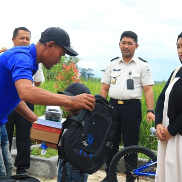 Penuh Haru, Lapas Banyuwangi Berikan Bantuan Perlengkapan Sekolah ke Anak Warga Binaan