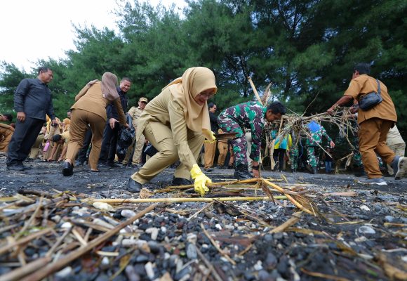 Akselerasi Program Presiden, Bupati Ipuk Bersama Seluruh Elemen Tandang Bareng Wujudkan Banyuwangi ASRI