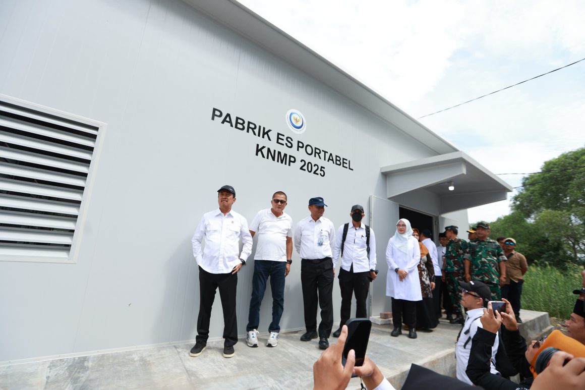 Menteri KKP Tinjau Proges Kampung Nelayan Merah Putih Banyuwangi yang Bergaya Khas Osing