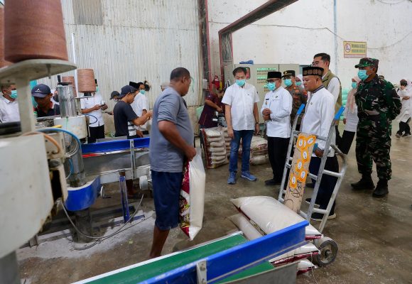 Pantau Harga dan Ketersediaan Bahan Pokok, Wabup Mujiono Sidak Pasar dan Pabrik  Penggilingan Beras