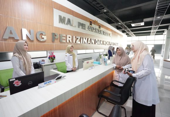 1000767145 Pastikan Pelayanan Normal Meski WFA, Bupati Ipuk Sidak Layanan Publik