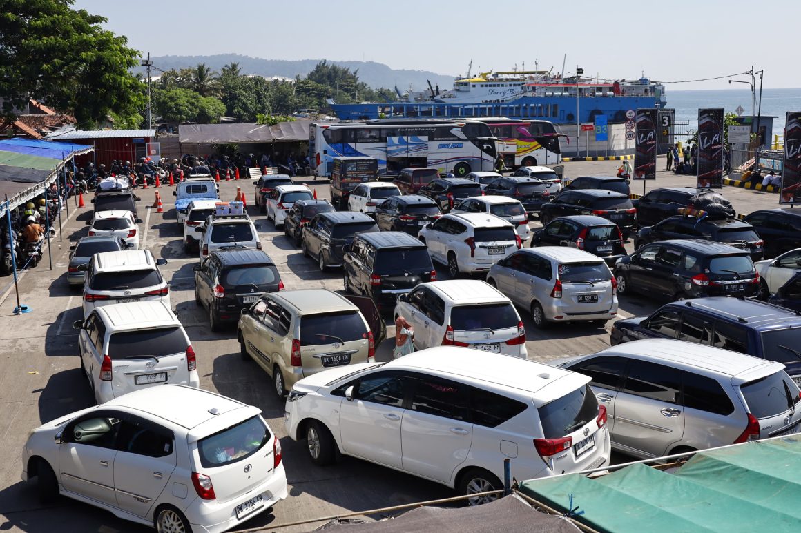1000772145 Hingga H+7, Masih Tersisa 39 Persen Kendaraan Pemudik Belum Kembali ke Bali