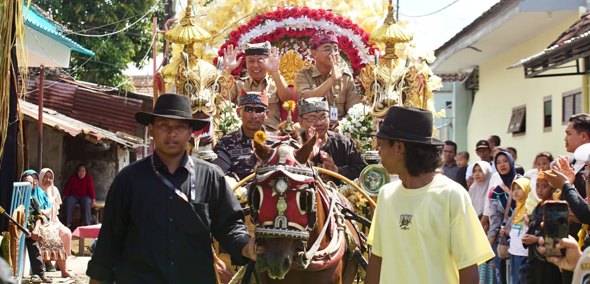 1000773979 Terkendala Antrian Kendaraan, Ritual Puter Kayun Digelar Keliling Kota Saja