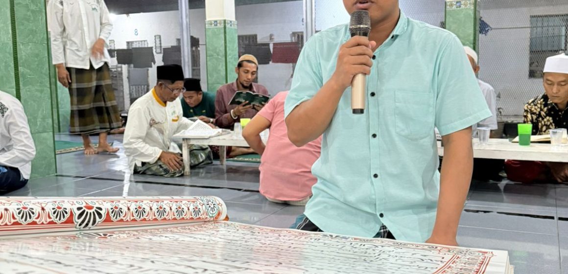 Warga Binaan Lapas Banyuwangi Rampungkan Al-Qur’an Raksasa, Kini Digunakan Rutin untuk Tadarus