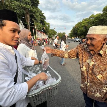 Meriahkan Ramadan 1447 H, Puluhan Admin Medsos di Banyuwangi Bagikan Ribuan Paket Takjil
