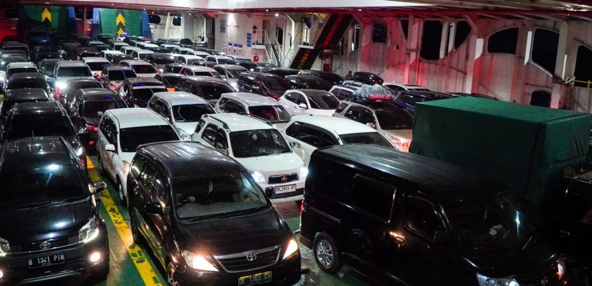 Berangsur Terurai, Antrean Kendaraan Pemudik di Gilimanuk Masih Capai 20 KM