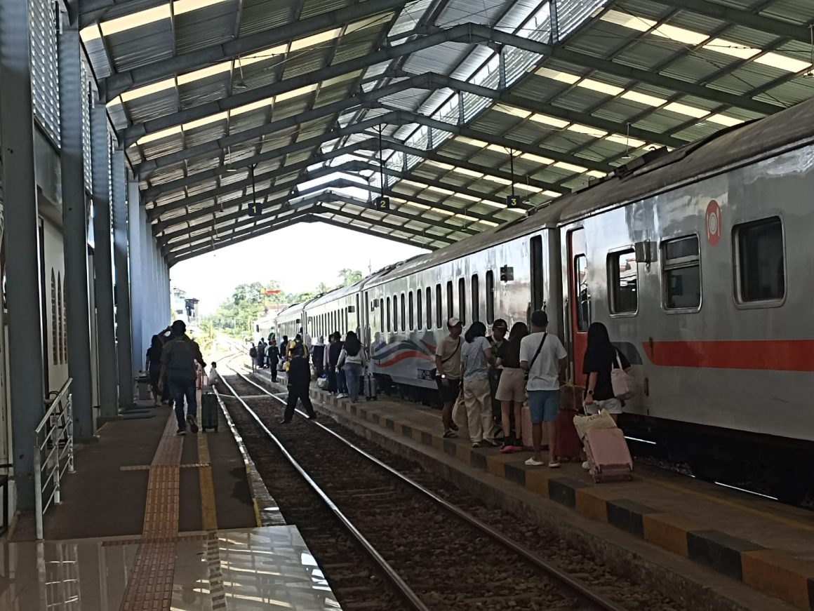 IMG-20260323-WA0004 Jelang Puncak Arus Balik, Volume Penumpang Daop 9 Jember Tembus 12 Ribu