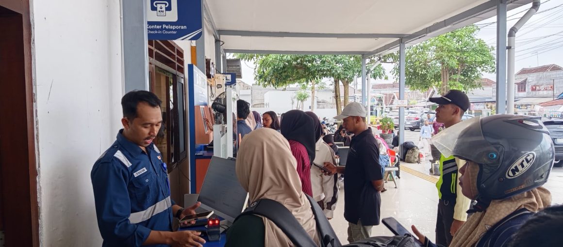 IMG-20260324-WA0010 Puncak Arus Balik, Daop 9 Jember Layani Hampir 13 Ribu Penumpang dalam Sehari