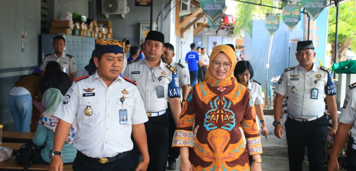 Tinjau Langsung Lapas Banyuwangi, Kemenimipas Jamin Layanan Kunjungan Lebaran Nyaman dan Aman bagi Keluarga Warga Binaan