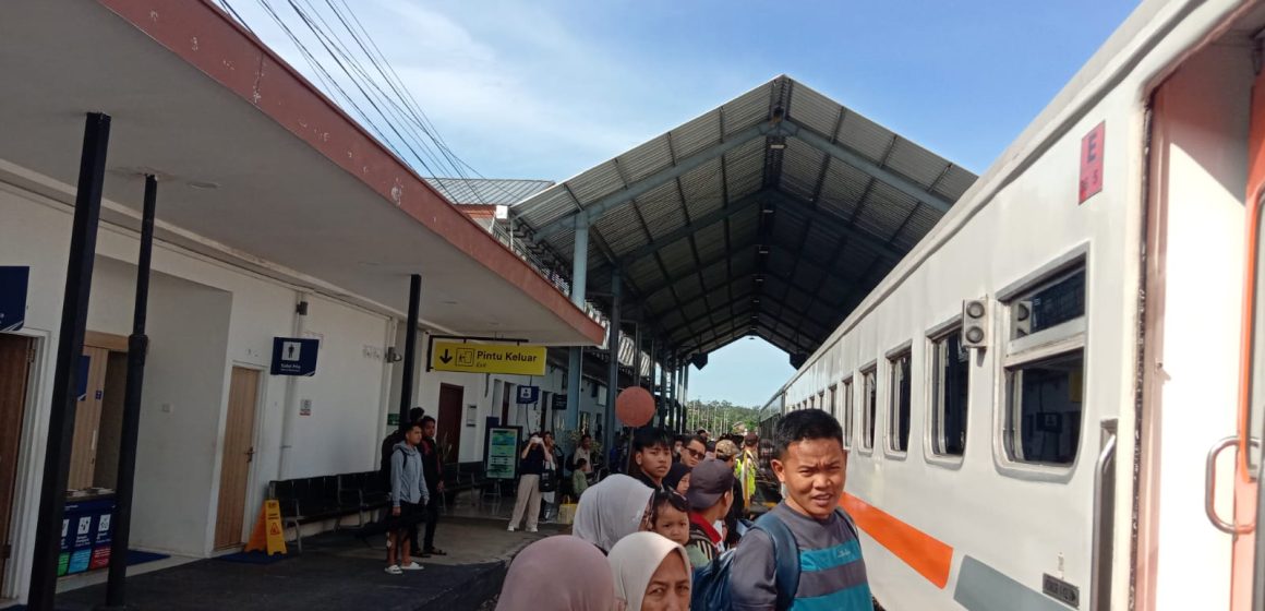 IMG-20260325-WA0010 Pasca Puncak Arus Balik, Ribuan Penumpang Masih Padati KA di Daop 9 Jember
