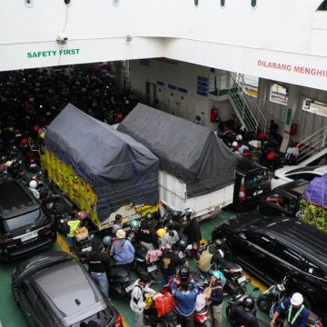 Jelang Puncak Arus Balik, 43 Ribuan Pemudik Pejalan Kaki Sudah Menyeberang ke Bali