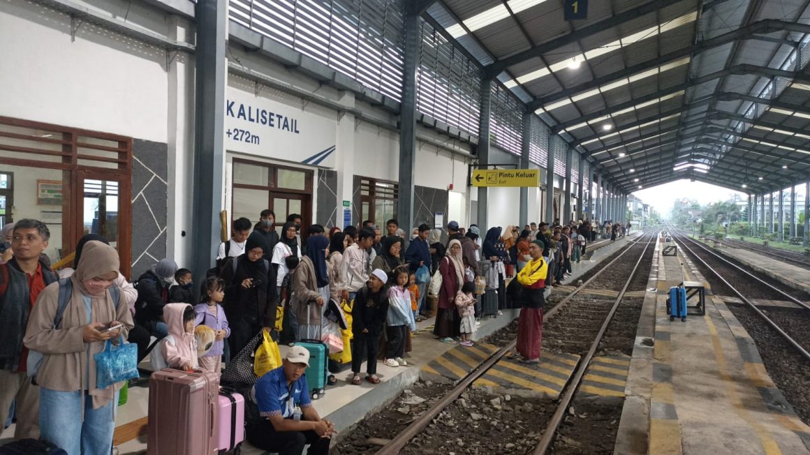 IMG-20260328-WA0038 Lonjakan Penumpang di Akhir Pekan, KAI Daop 9 Jember Catat Kenaikan 22 Persen