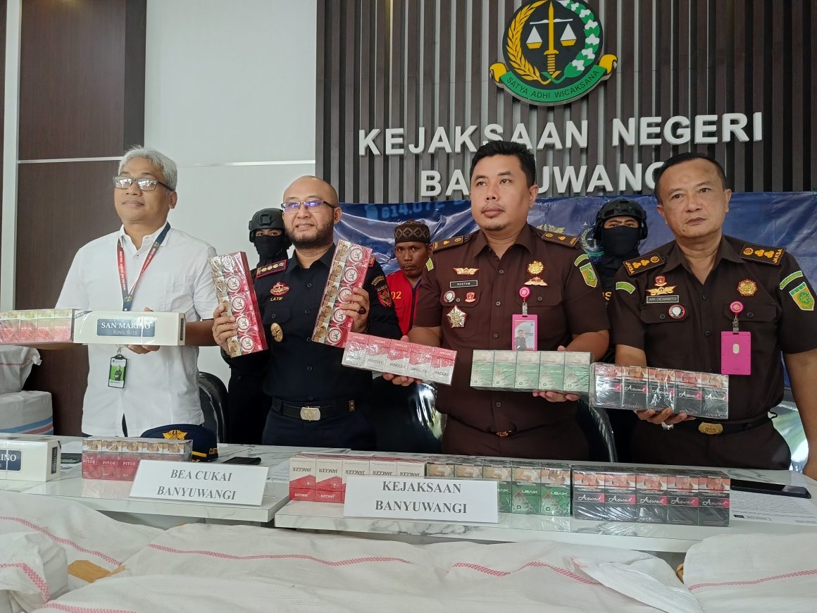 Bea Cukai Banyuwangi Gagalkan Pengiriman Rokok Ilegal Senilai Rp 10 Miliar dari Madura