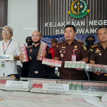Bea Cukai Banyuwangi Gagalkan Pengiriman Rokok Ilegal Senilai Rp 10 Miliar dari Madura