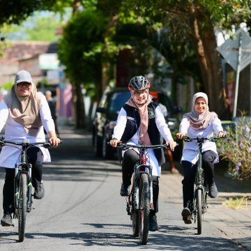 Naik Sepeda ke Kantor, Bupati Ipuk Ajak ASN Banyuwangi Hemat BBM