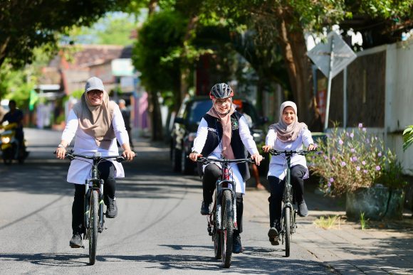 Naik Sepeda ke Kantor, Bupati Ipuk Ajak ASN Banyuwangi Hemat BBM