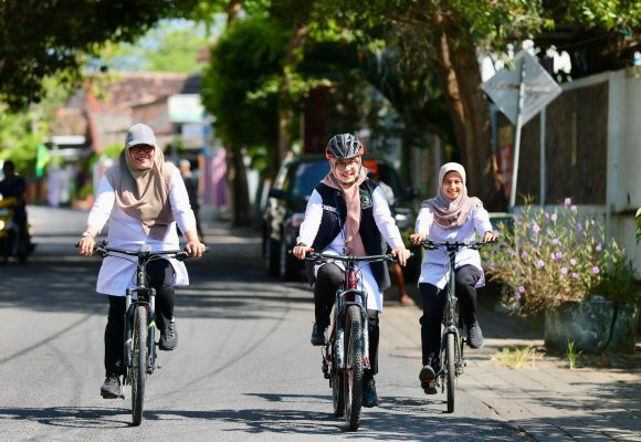 Naik Sepeda ke Kantor, Bupati Ipuk Ajak ASN Banyuwangi Hemat BBM