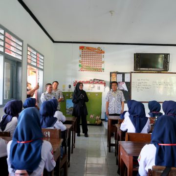 24.681 Siswa Ikuti TKA SMP, Ini Pesan Bupati Ipuk Fiestiandani