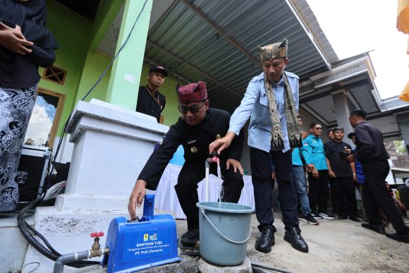 Dukung Program Pemkab Banyuwangi, PLN Bantu Sambungan Air Bersih untuk Warga Desa 