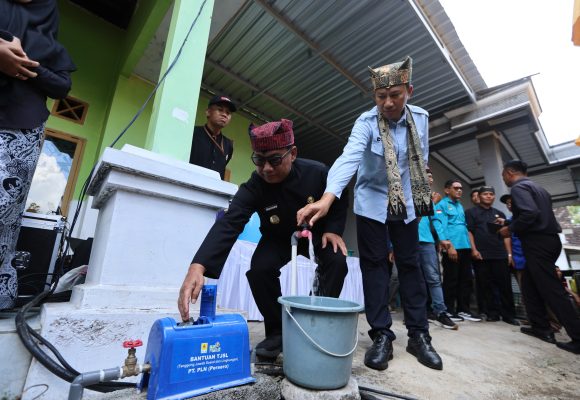 Dukung Program Pemkab Banyuwangi, PLN Bantu Sambungan Air Bersih untuk Warga Desa 