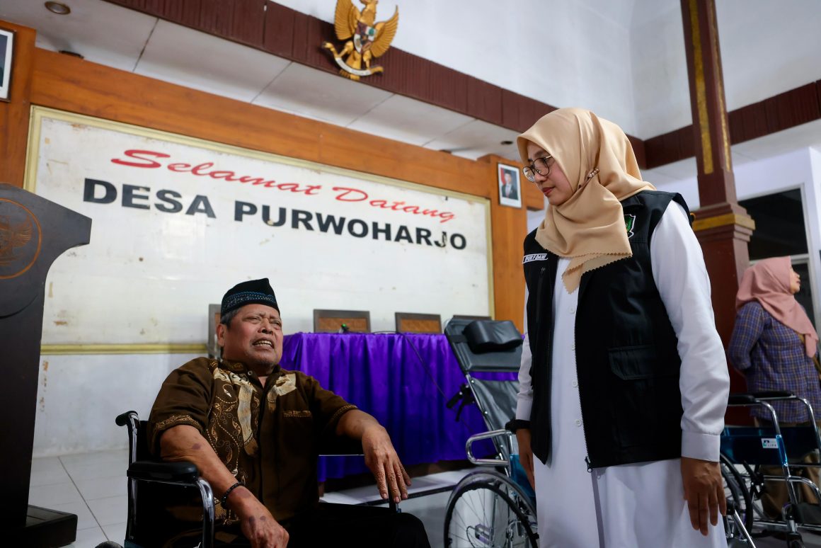 Bupati Ipuk Kembali Gelar Bunga Desa, Fokus Layanan Sosial hingga Kesehatan Warga