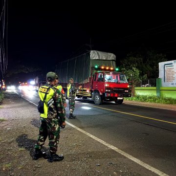 Bersama Personel Yon Armed 8/UU, Kodim 0825/Banyuwangi Ambil Kendali Arus Balik Ketapang