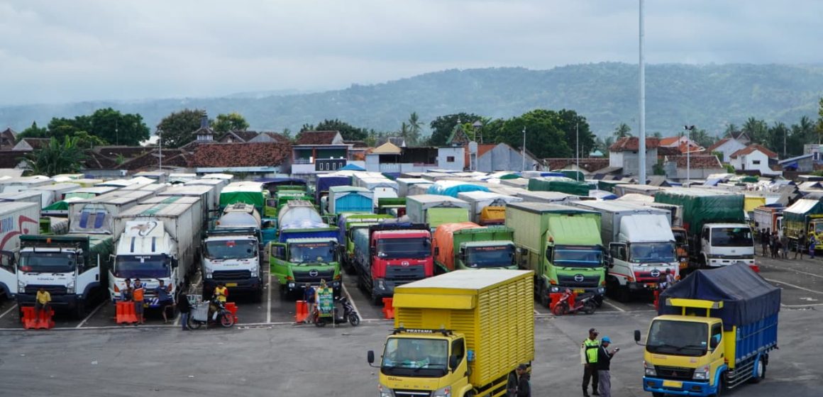 IMG-20260403-WA0024 Lonjakan Logistik Ketapang Diurai, Layanan Penyeberangan Tetap Terkendali