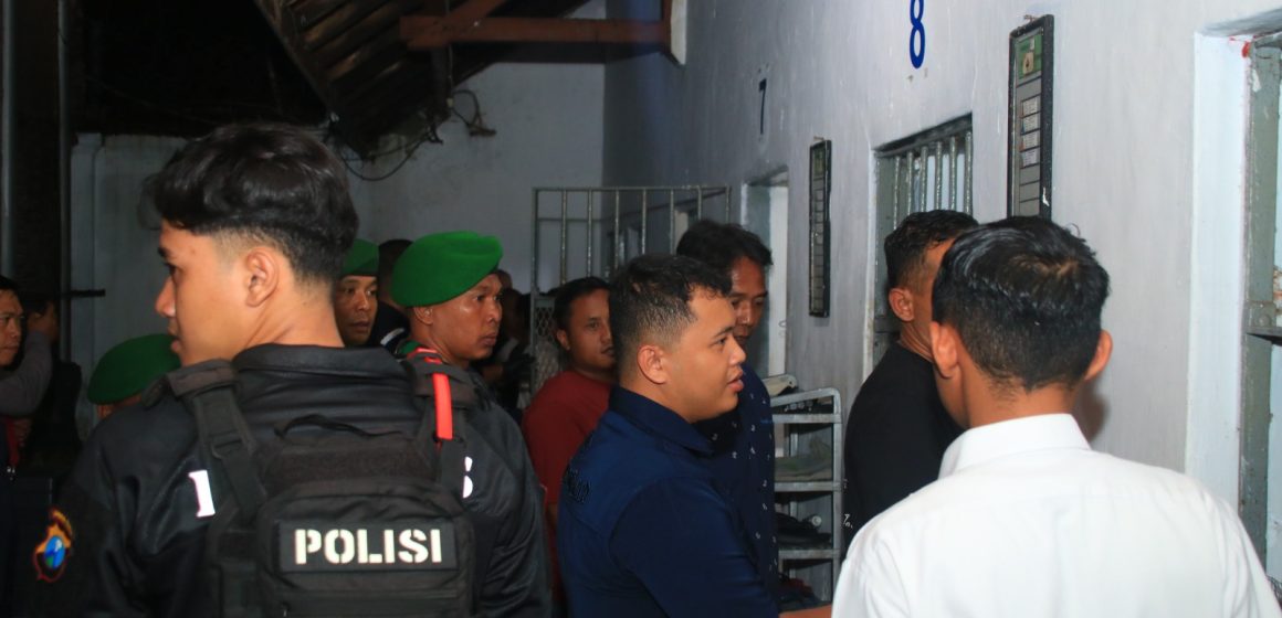 Peringati HBP Ke-62, Lapas Banyuwangi Pererat Sinergitas Lewat Razia Besar-besaran Bersama TNI Polri dan BNNK