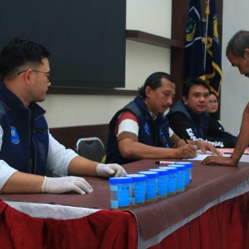 Sinergi Aparat Penegak Hukum di Banyuwangi: Petugas dan Warga Binaan Lapas Jalani Tes Urine Dadakan